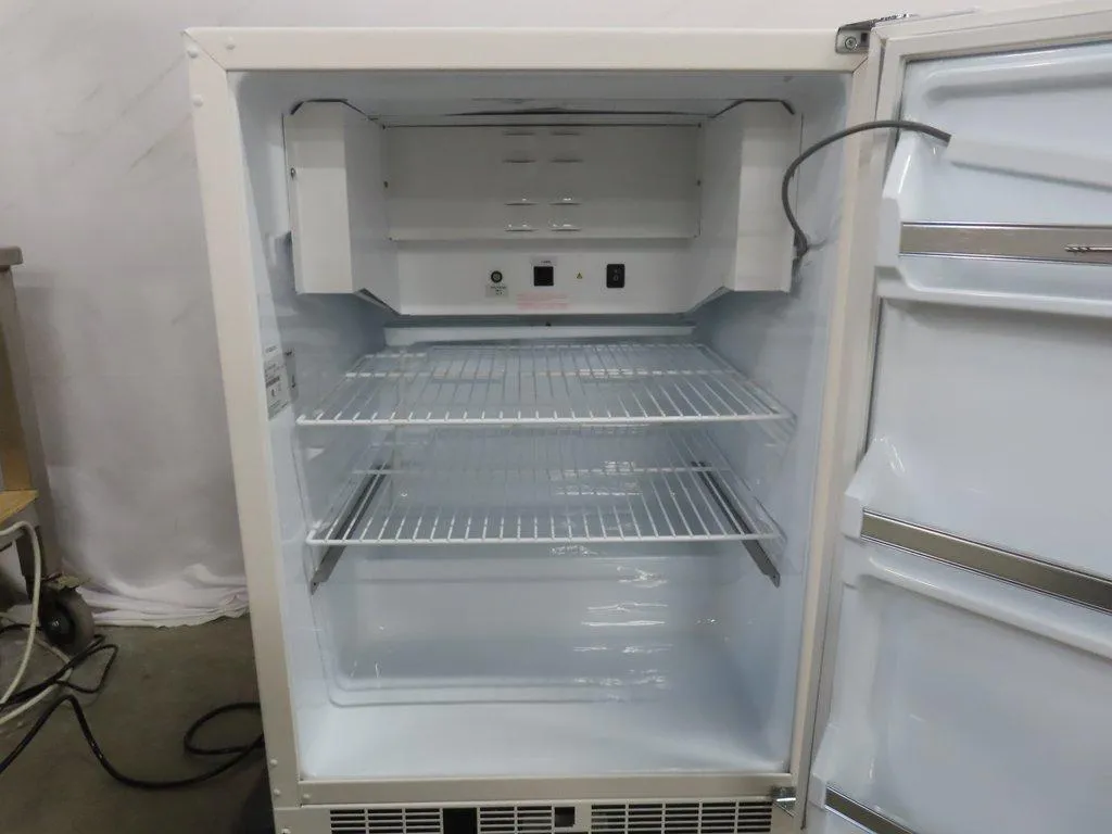 Thermo PR205745R Refrigerated Incubator with Near New Condition 160lb